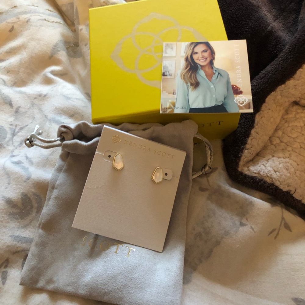 Kendra Scott clove earrings in gold and IMOP